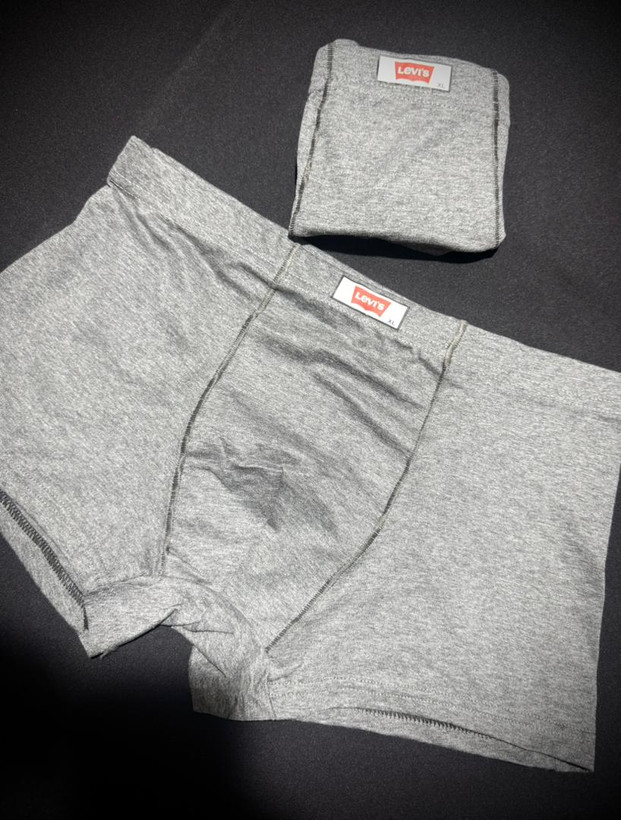 در سه رنگ طوسی کم رنگ تا پر رنگ